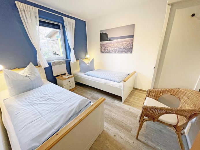 TOP-Altersvorsorge: 4-Sterne-Ferienhaus in ruhiger Lage nur 200m zum Plauer See – Schlafzimmer im EG 