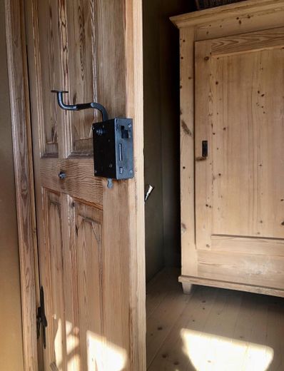 Besonderes Haus mit zeitloser Architektur & ELW am Simssee – Foto 8