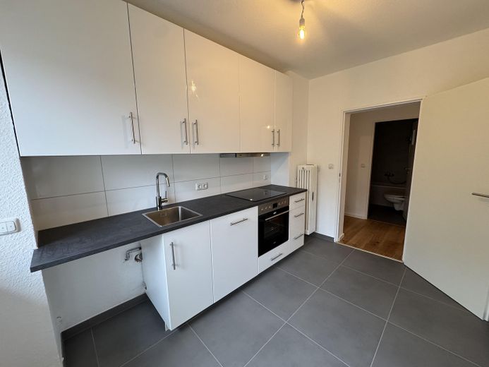 Encantador y amplio apartamento de 2 habitaciones con balcón en una ubicación privilegiada en Berger Straße. – Foto 22