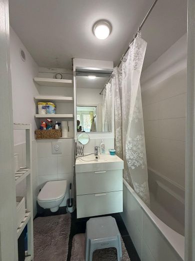 Fully Furnished 3 Room Apartment in Mitte with Guest WC – Main Bathroom