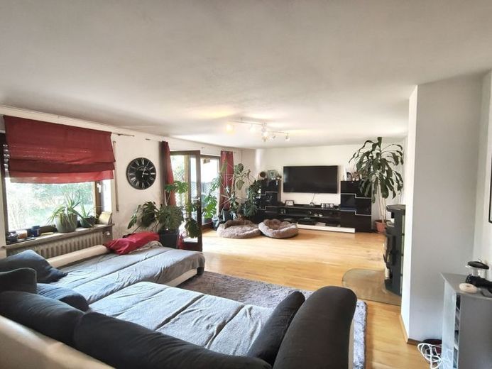 Großzügiges Einfamilienhaus mit Kaminofen, Doppelgarage und vielseitigem Raumangebot – Foto 1
