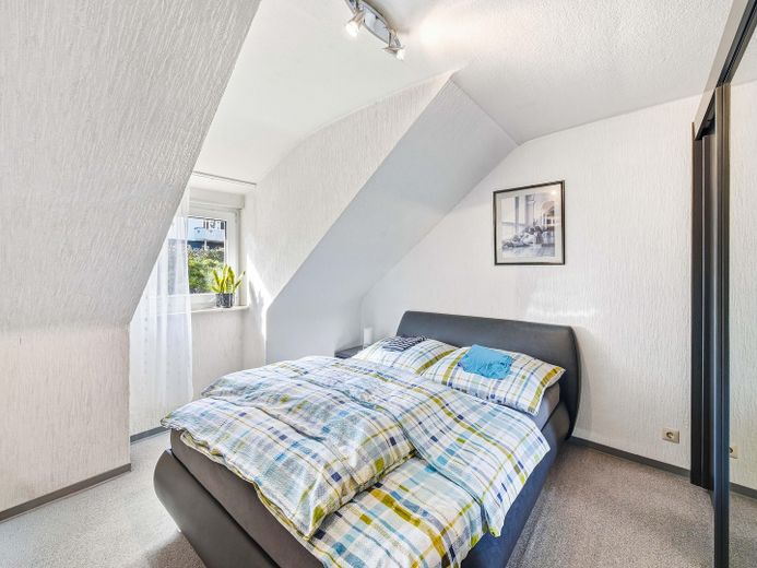 4 Zi. Wohnung, 2 Garagen + 2 Stellplätze – Schlafzimmer