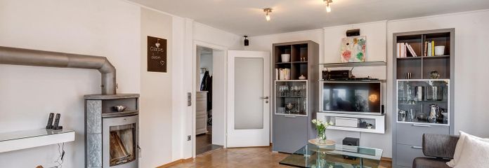 Wohnen, Arbeiten, Vermieten: Flexibles Raumwunder mit Anbau! – Wohnzimmer
