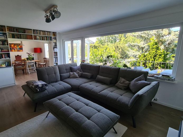 Casa unifamiliar renovada con vistas panorámicas en Wachtberg-Villip (sin comisión) – Wohnzimmer