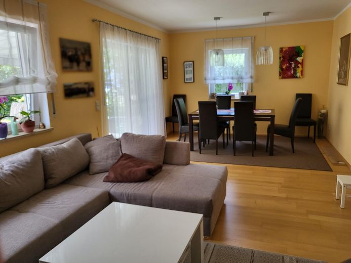 Schönes EFH mit exklusiver Ausstattung – Wohnzimmer