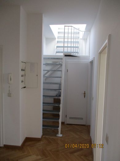 Wunderschöne 4-Raum Dachgeschoß-Altbauwohnung im beliebten Friedrichshain – Flur
