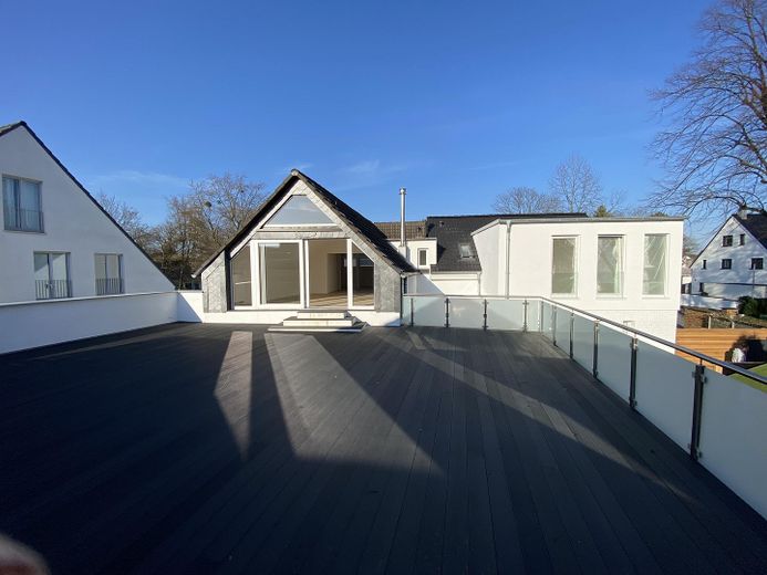 Riesige Sonnenterrasse