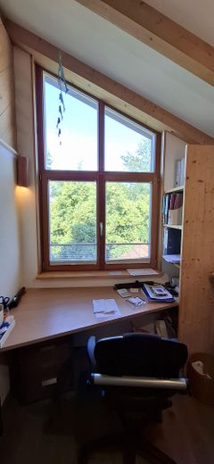 Arrivare. Respirare. Sentirsi a casa. Casa d'architetto in costruzione ecologica in legno – OG Flur West