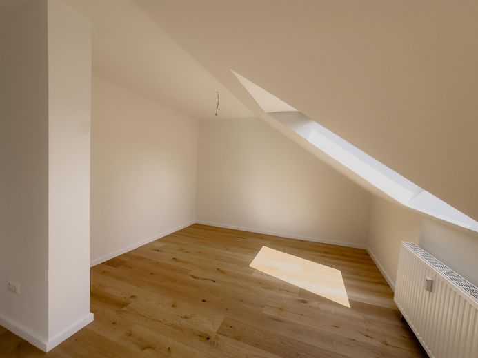 Sofort bezugsfrei nach Renovierung | Findorff | Garage | provisionsfrei | nahe Bürgerpark – Wohnzimmer