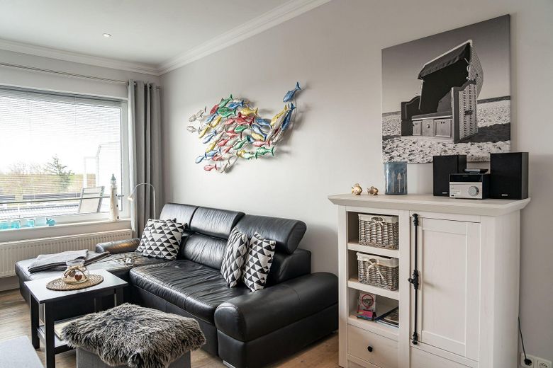##Reserviert## Sonnige 2-Zimmer Ferienwohnung mit Meerblick – Wohnzimmer