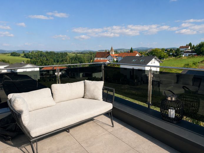 Esclusiva casa unifamiliare KFW 40+ con appartamento indipendente e ampio giardino – Aussicht vom Balkon