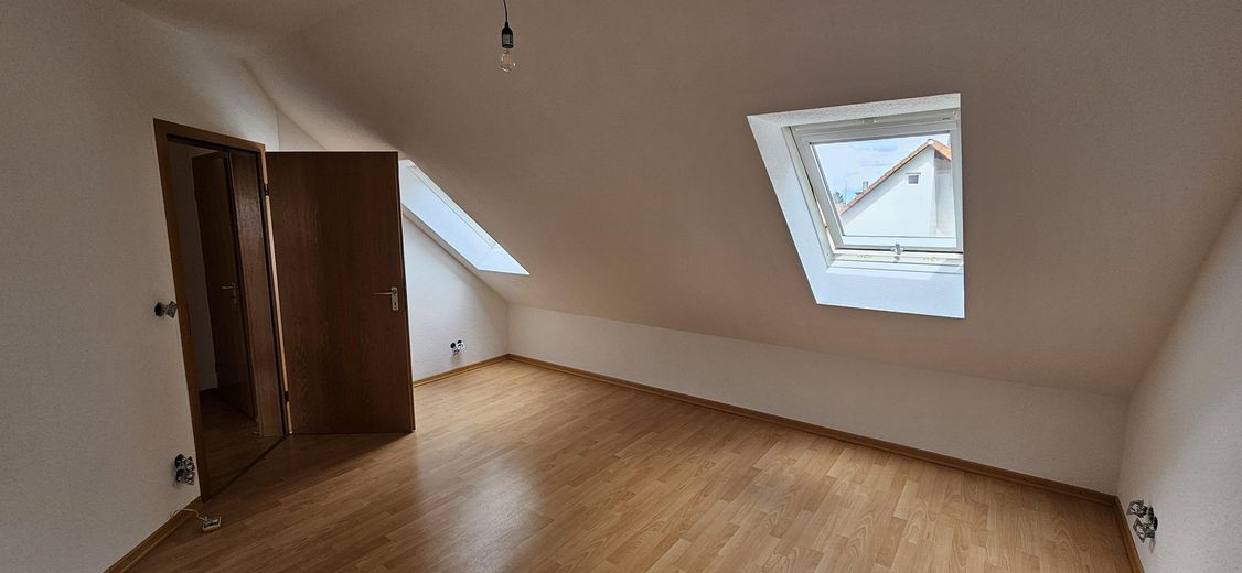 Helle, frisch renovierte 2 Zimmer Wohnung mit Süd-West Balkon in Lampertheim zu vermieten – Schlafzimmer