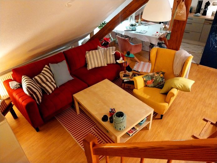 Ruhige Maisonette mit Einbauküche in der Altstadt von Görlitz – Blick in Wohnbereich