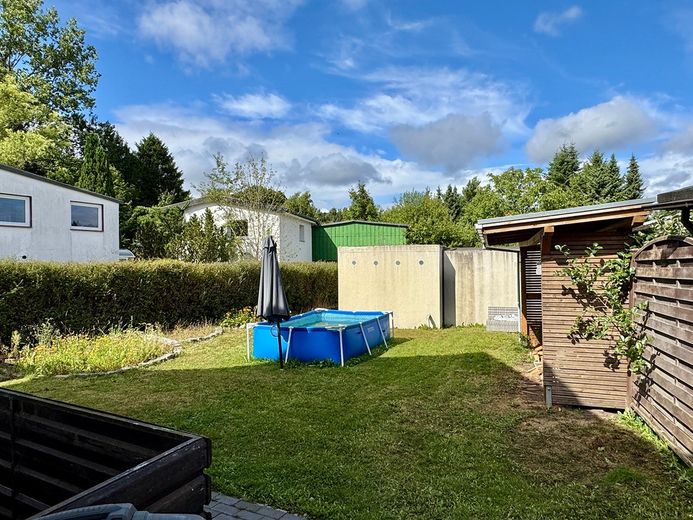 Casa unifamiliare indipendente con due garage e bel giardino a Neumünster-Gadeland – Foto 4