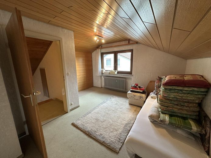Großzügiges - freistehendes - Einfamilienhaus mit Garten - Privatverkauf ohne Maklerprovision – Raum 2 (OG)
