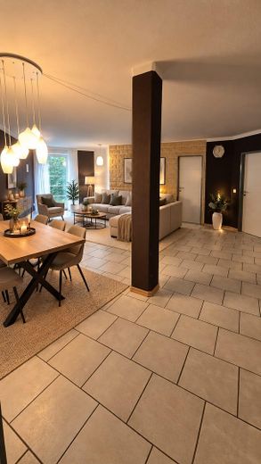 Lichtdurchflutete 3-Zimmer-Wohnung im Herzen von Frechen | provisionsfrei – Wohn und Esszimmer