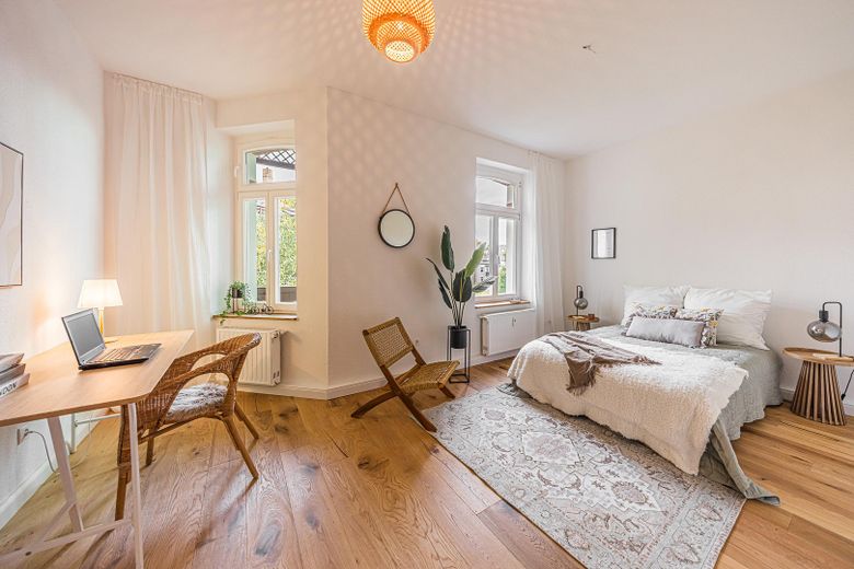 *Sofort bezugsfrei: Modernisierter 2-Zimmer Altbau in Leipzig Gohlis | Provisionsfrei | 4,25% AfA* – Schlafzimmer