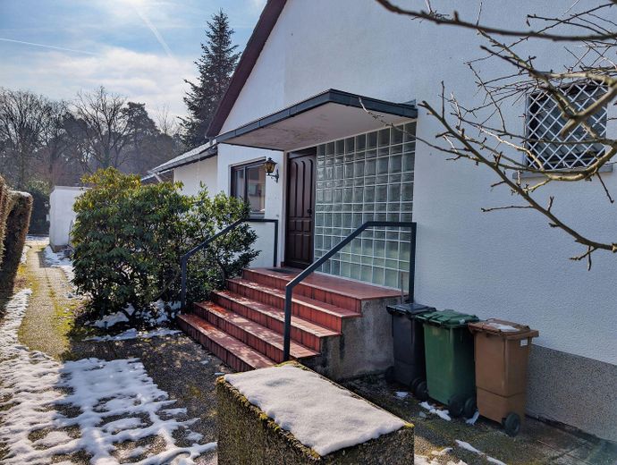Guter Preis - 777m² Grund, Bungalow, Vollkeller, Garage in Bestlage Stadt Heusenstamm, ruhig gelegen – Eingang nach Osten