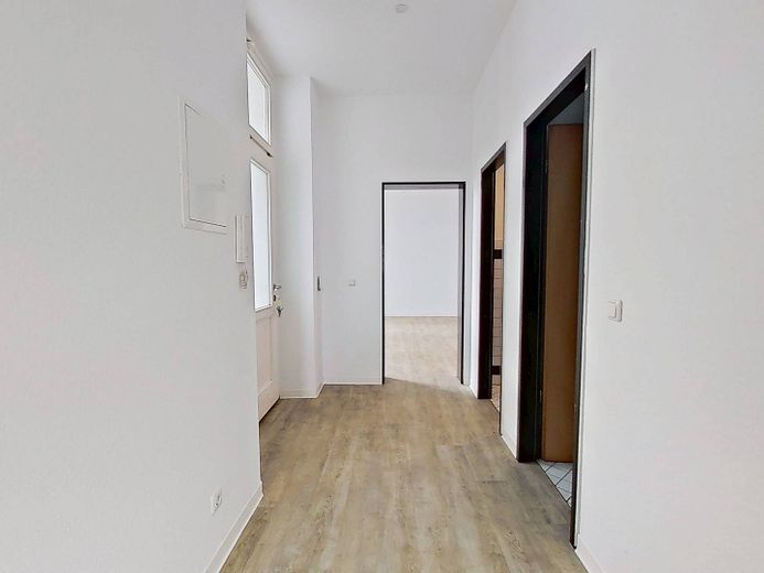 Cadono le foglie, anche i vostri costi di affitto – Trasferitevi e risparmiate 1 NKM: spazioso appartamento di 4 locali con BALCONE soleggiato nello storico Breitenweg – Eingangsbereich
