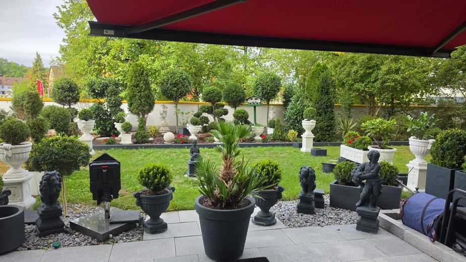 Große Terrasse! Stilvolle 2-Zi.-Garten-Whg m. EBK u. guter Infrastruktur - N/West – Terrasse u. Garten