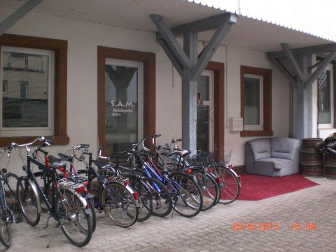 KA-West  2 ZKB , ohne Provision, frei 1.9.26 – Bike Port im Hof 