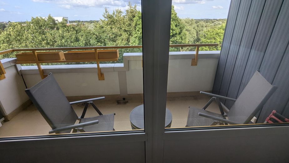 Ruhige 2 Zimmer mit schönen Ausblick ins Grüne – Relaxen auf Balkon nach Ostenn