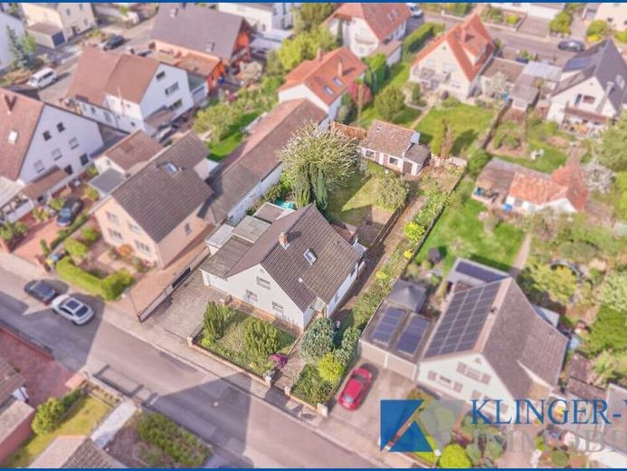 ** Satte 756 m² Süd-Westlage ** älteres Einfamilienhaus zum Neu-Gestalten! – Foto 1