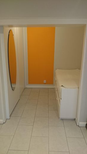 Helle 1-Zimmer-Wohnung mit Balkon zur Kapitalanlage – Schlafnische Bild 2