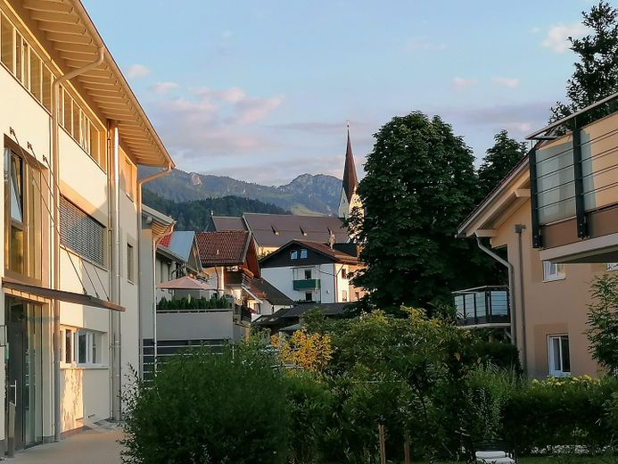 Bez prowizji! Ekskluzywne mieszkanie 2-pokojowe od strony południowej w centrum Bernau a.Chiemsee – 2-Zimmer, 96 m² Süd-Wohnung 