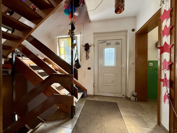 Fröndenberg-Mitte: Einfamilienhaus im Stadtgebiet - Es gibt viel zu tun, packen Sie es an! – Erdgeschoss: Eingangsbereich