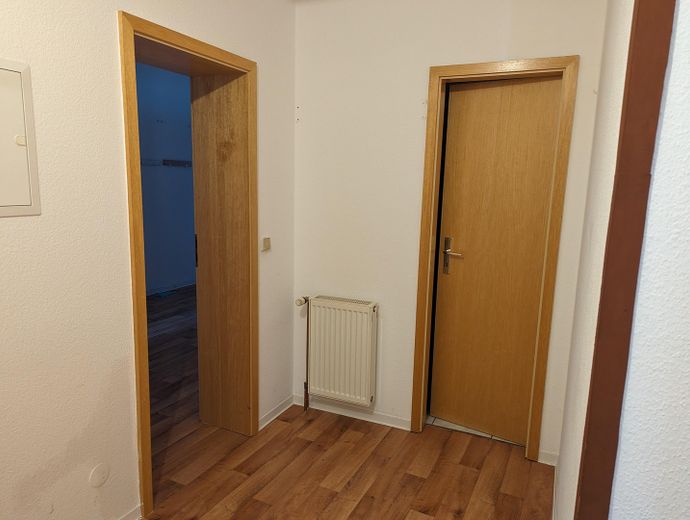 Sehr gepflegte, großzügige 2-Raum-Wohnung im Herzen der Stadt-Fußgängerzone – Flur