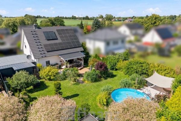 moderna casa unifamiliare a Neukirchen con piscina e sauna