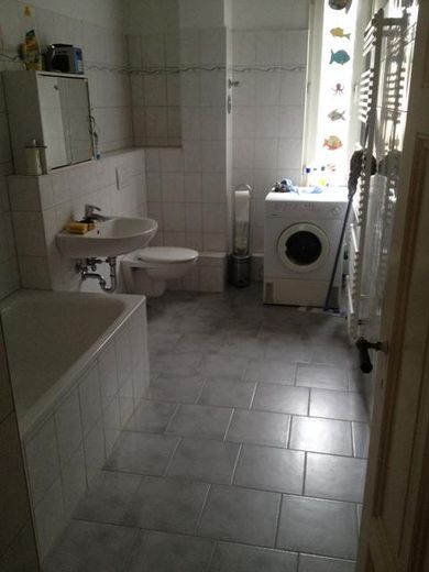Seelze Zentrum, 2 Häuser, 4 Einheiten, viele Möglichkeiten – Badezimmer Haus 30 OG