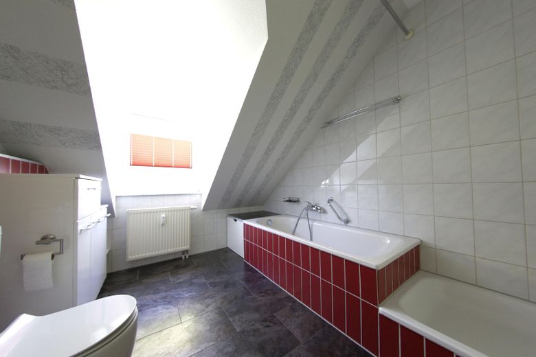 Viel Platz, viel Grün, kein Stress: Ihr neues Zuhause am Waldrand – Bad