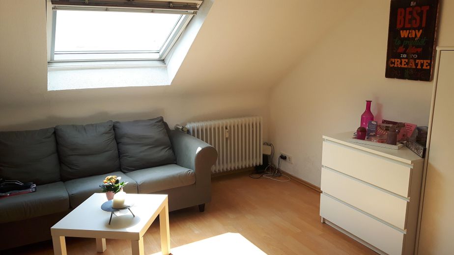 MFH Ratingen Mitte, 14 Wohnungen 790 qm Wfl., 6 Garagen, 3 Stellplätze – Whg. DG Zimmer II