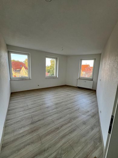 Première occupation après rénovation complète : attrayant appartement de 3 pièces avec cuisine équipée à Dessau – Photo 3