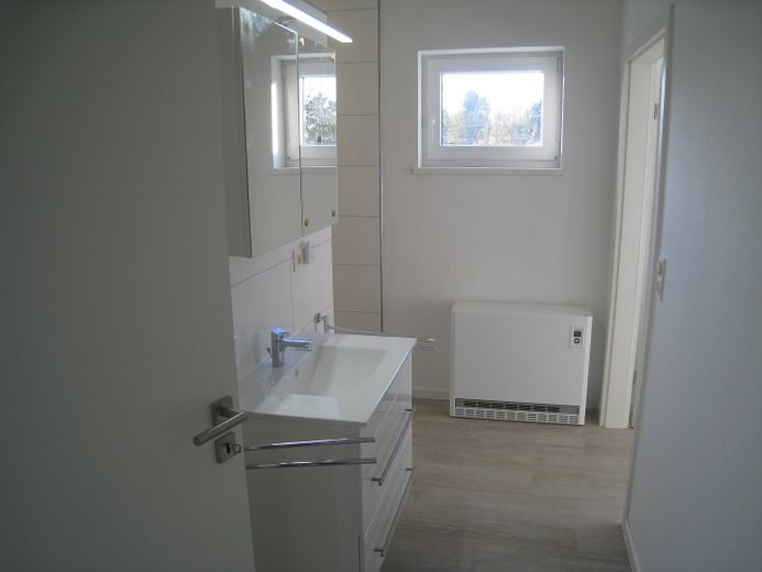 2 Zimmer-Studiowhg. Lahr. Bauj.2019, barrierefrei mit offenen Wohn,-Essbereich. – Badezimmerdurchgang.