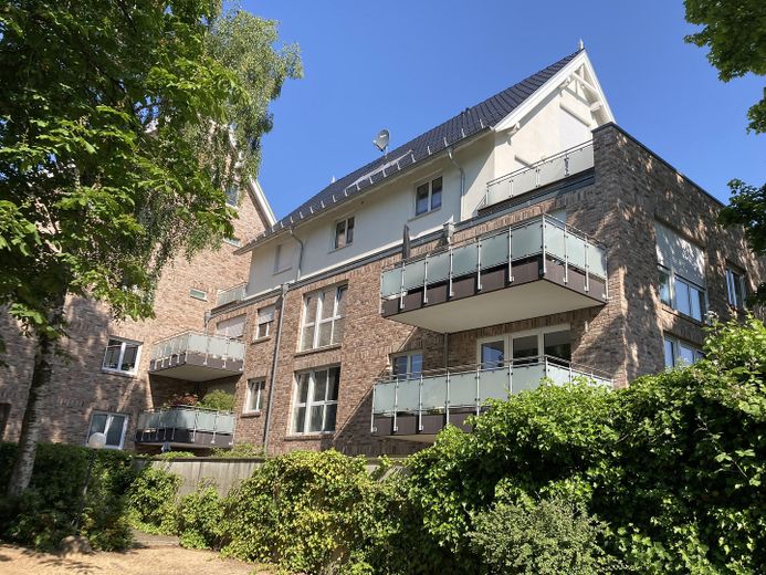 2 Zimmer Wohnung mit Balkon und Tiefgaragenplatz in Hamburg-Iserbrook – Ansicht Südseite 