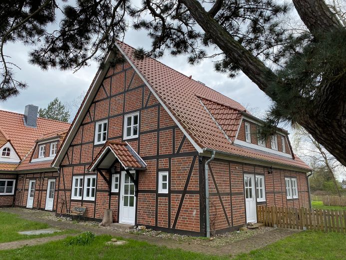 Geräumige Haushälfte auf dem Land – Haus 