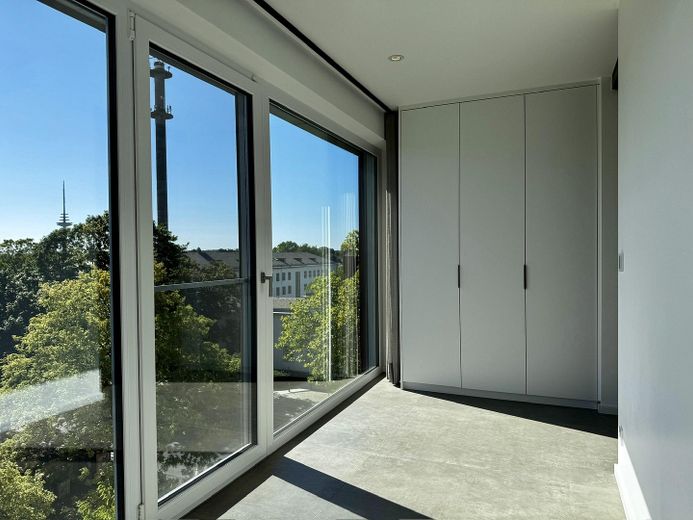 Penthouse met sauna, open haard, SmartHome, 2 TG-plaatsen direct bij het St. Franziskus-hospital – 09 Arbeitszimmer