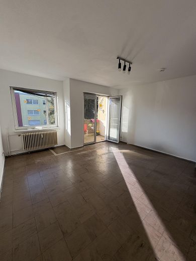 Ruhige 2-Zi.-Wohnung mit Balkon und Garten in Lichterfelde – sanierungsbedürftig – Zimmer 1
