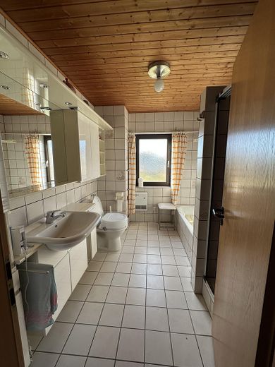 Двоквартирний будинок у Pfungstadt-Esb./Eich на продаж – Badezimmer