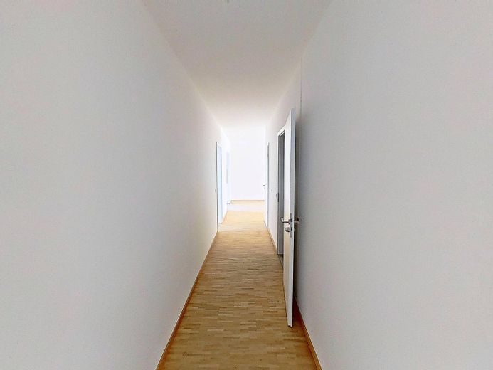 Vivienda moderna en Kronsrode: apartamento de 3 habitaciones con COCINA EMPOTRADA – Flur