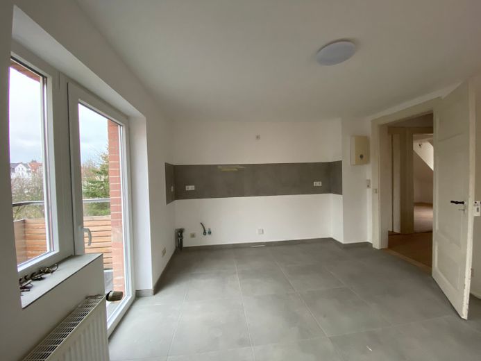 Apartamento con balcón, apto para piso compartido, 4 habitaciones, dúplex, cerca de la estación – Küche unten