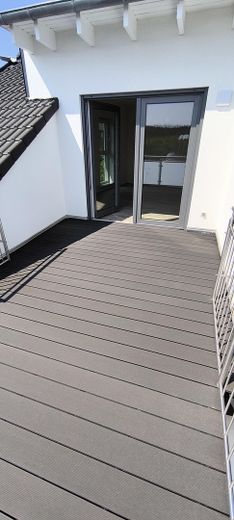 Provifrei! Erstbezug, 2 Zimmer Dachterrassenwohnung 0,76%KfW Darlehen inkl! – Blick Richtung Wohnzimmer