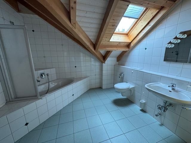 casa residenziale di alta qualità nel comune di Illmensee! - ascensore!! - 3 aree abitative!!! – Badezimmer im DG