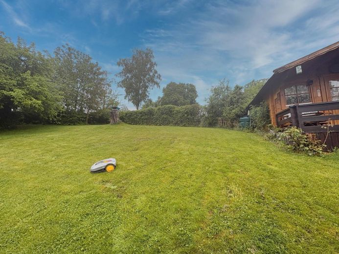 CITYHOUSE: Großzügiges Zweifamilienhaus mit Ausbaupotenzial, Garten &amp; 3 Garagen – Garten