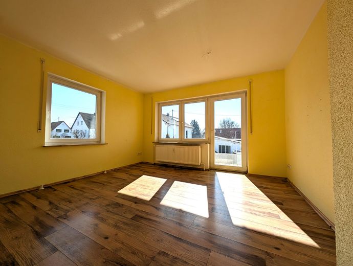 Wohnzimmer mit Zugang Balkon