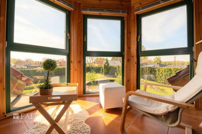+++ Natur pur &amp; Design: Hochwertiges Fullwood-Wohnblockhaus mit Weitblick in Ostseenähe +++ – Schlafzimmer I