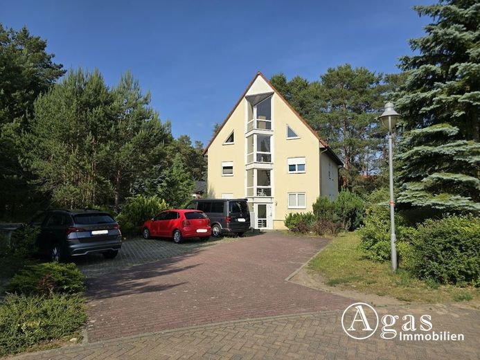Große Eigentumswohnung im schönen Borkheide – Parkplätze vor dem Haus